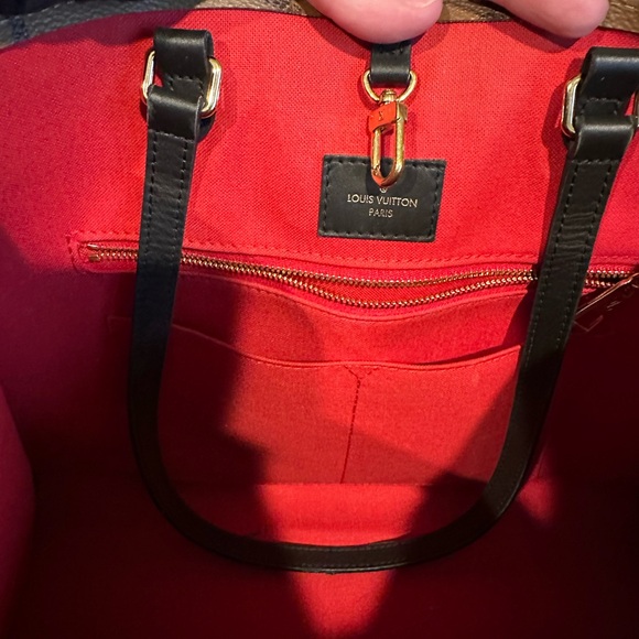 Louis Vuitton MM Monogram Tote - Picture 9 of 10